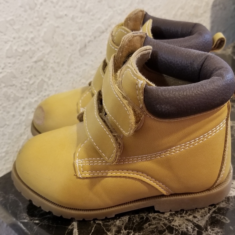 Size 7C toddler boots